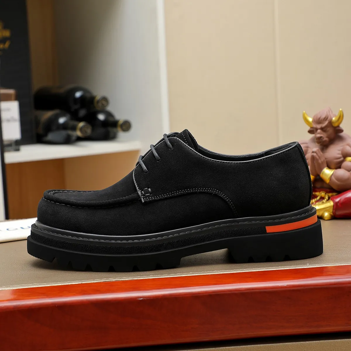 Men's shoes 💰660 💰 Louis Vuitton LV ® Autumn and Winter 🆕 models 🔛Full shoe counter First layer cowhide, 🐂Leather lined casual shoes for men, super soft outsole, essential for driving. Counter synchronization Original first layer cowhide Completely 1:1 mold customization 🌹Top version, 2 colors available! Number: 38-45 (37.46. Customized)